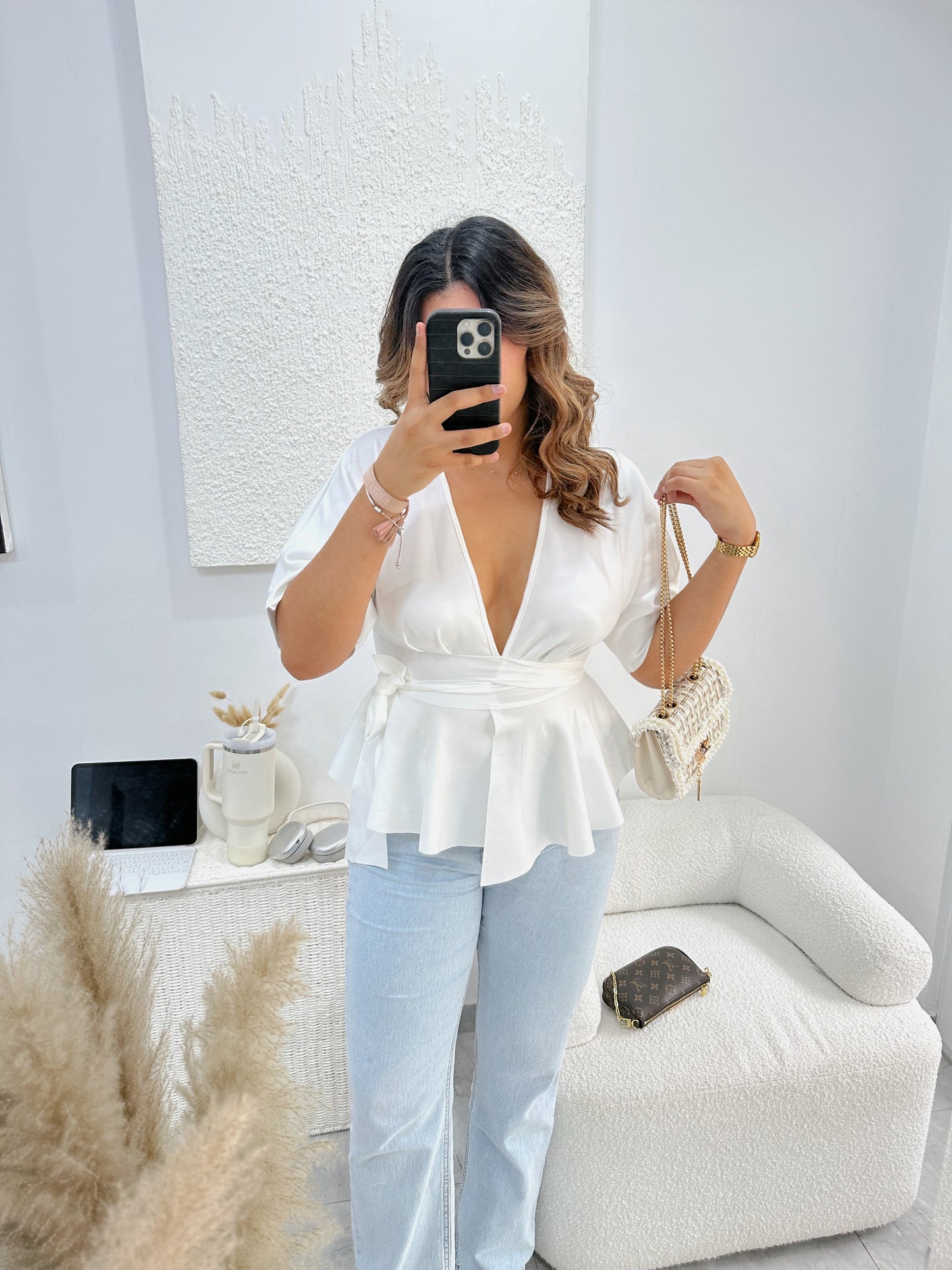 ruffled blouse🐚